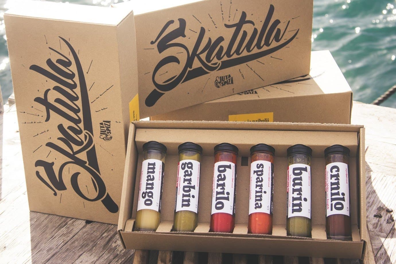 Kutija ljutih umaka – Škatula
