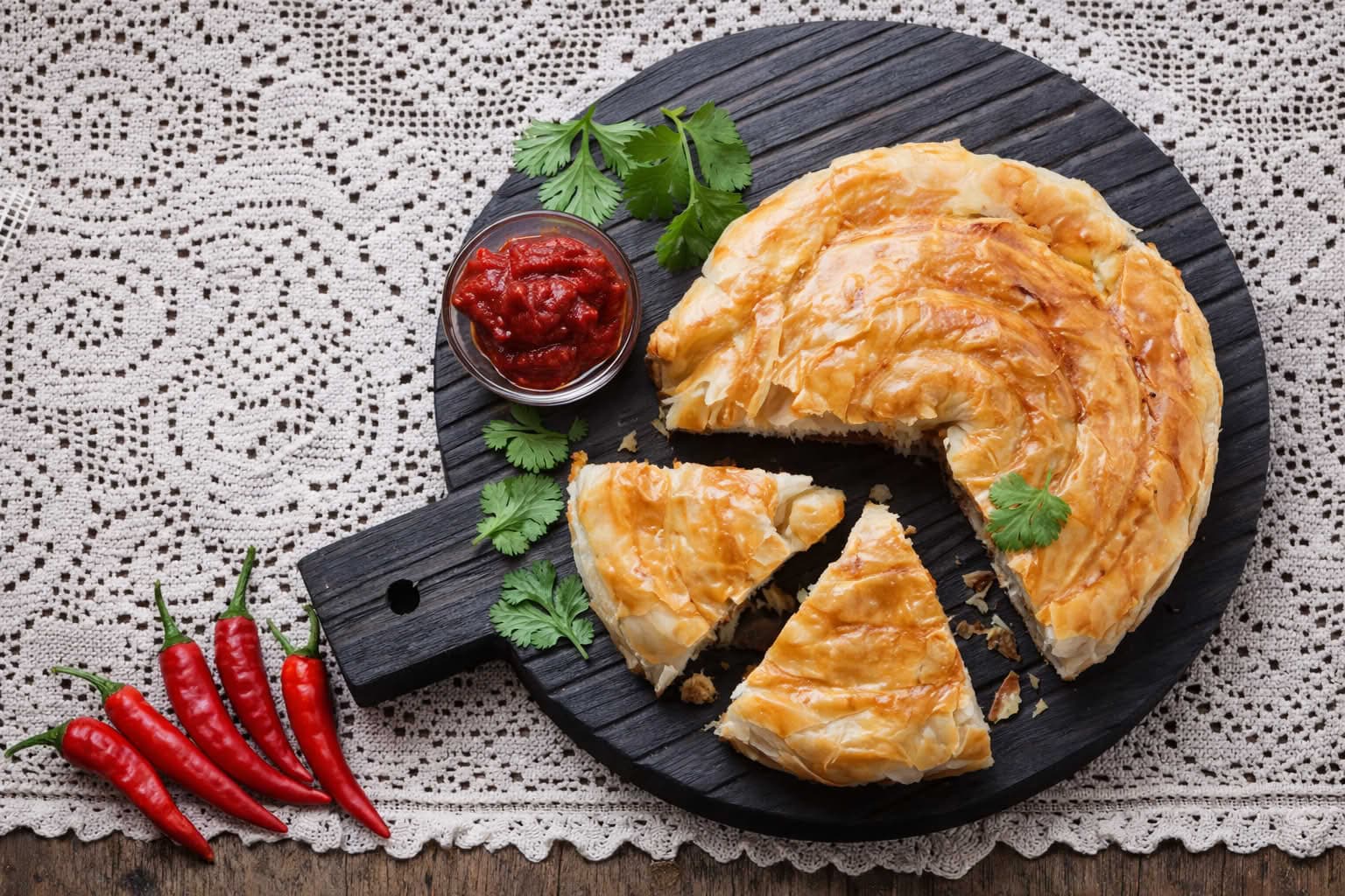 Burek s mesom (i ljutim papričicama)