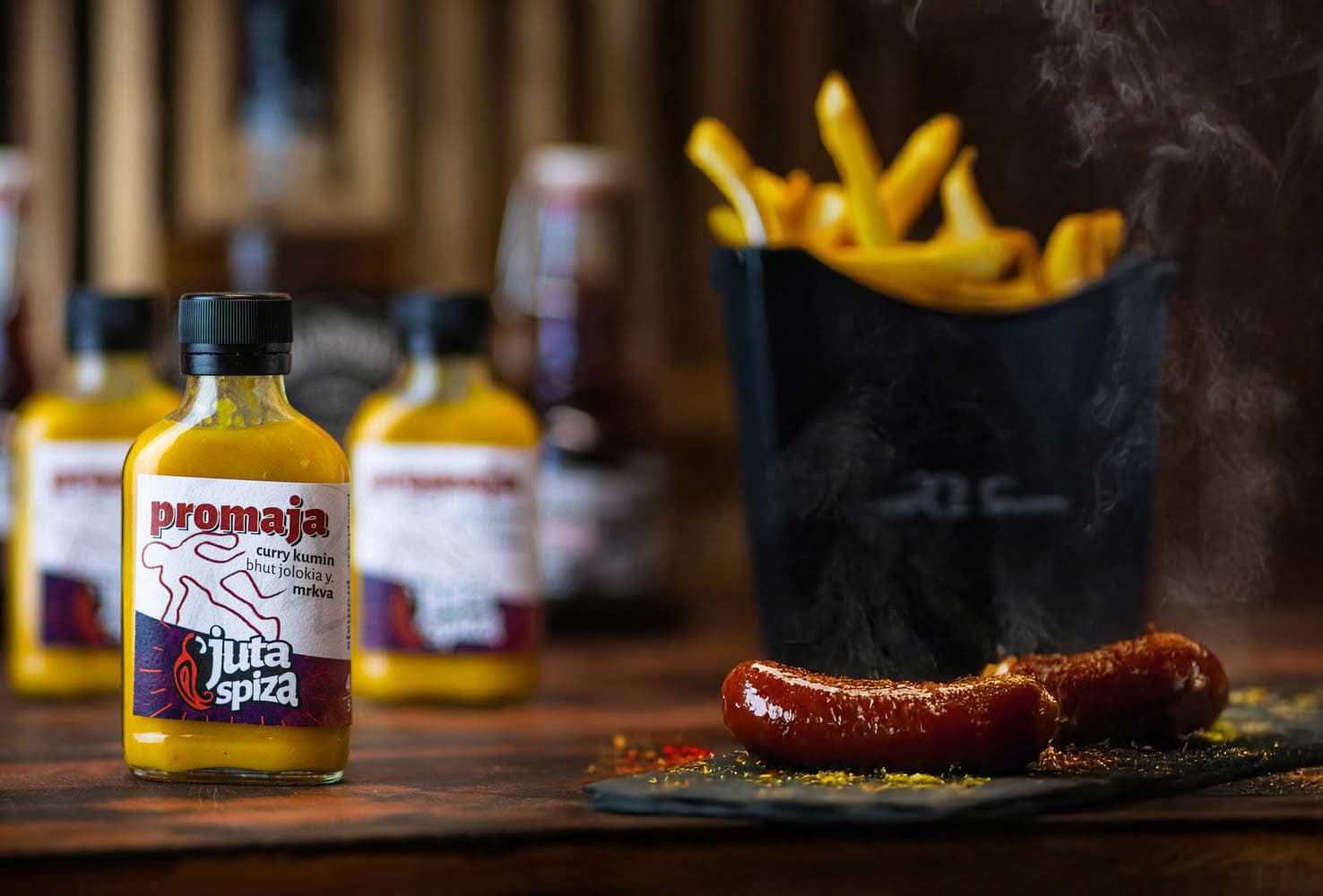 Currywurst sauce i kobasice