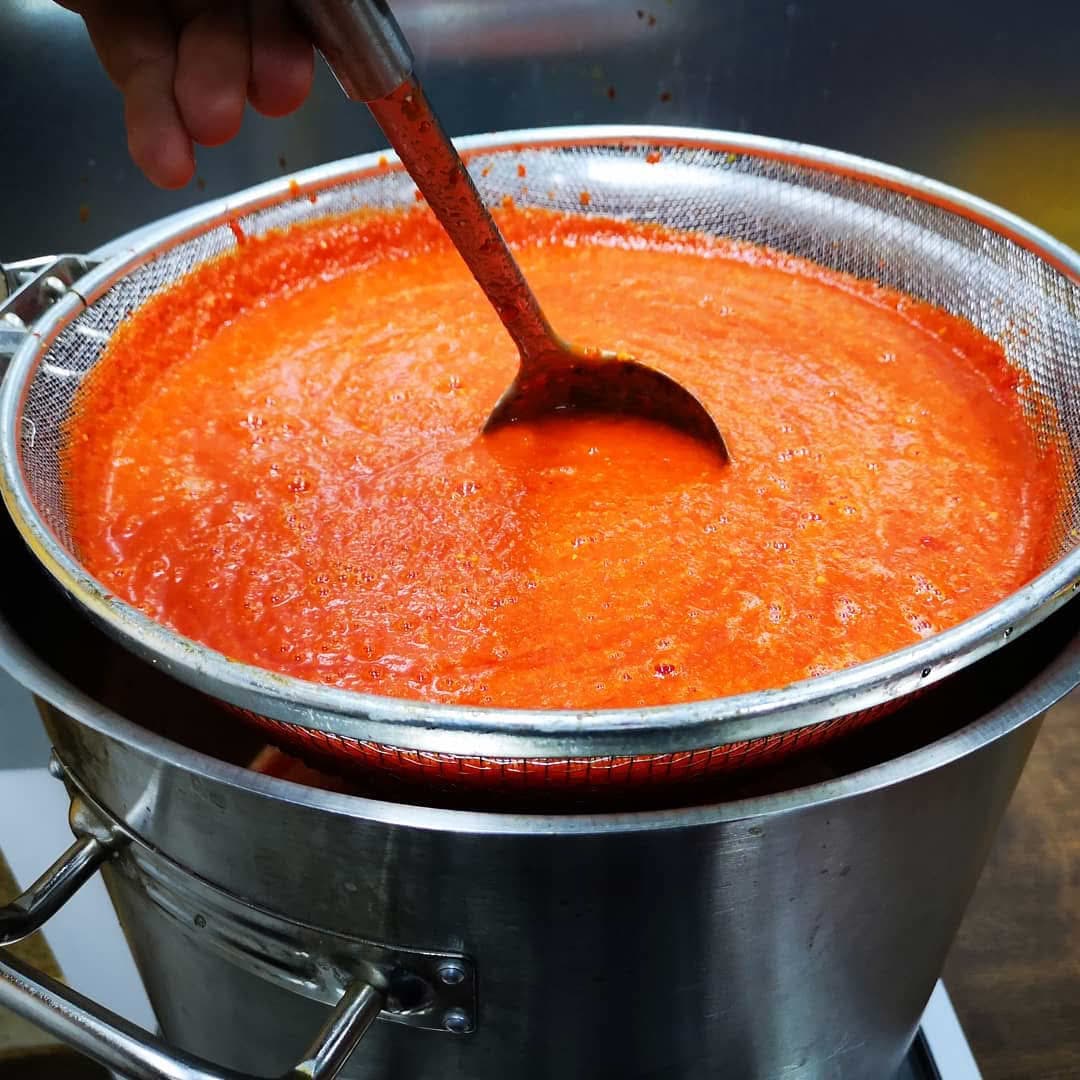Kako napraviti domaći ljuti umak od nule (bez recepta)